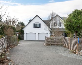 The Loft at Marble Place a Cozy Family Retreat - Courtenay