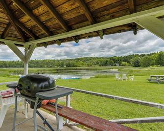 Honesdale Cabin on 110-Acre Farm Pets Welcome! - Honesdale - Patio