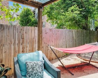 Aggieland Cottage walking distance from A&M campus - College Station - Patio