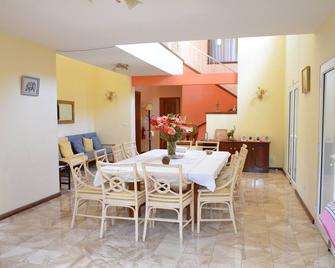 Villa Radani - Charming, Luxurious, Discreet - Trou d'Eau Douce - Salle à manger