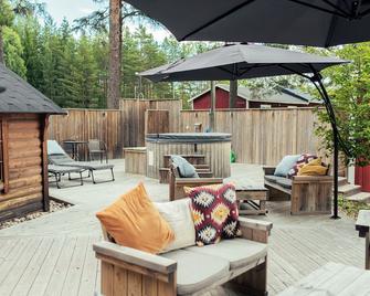 Hedenstugan B&B Hotel - Bergby - Patio
