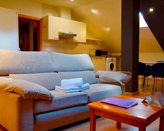 Apartamentos Pantebre 3000 - El Pas de la Casa - Wohnzimmer