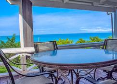 Beautiful View of the sunset and the ocean, with a Private Pool - St. John's - Balcony