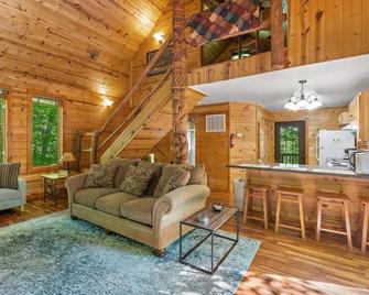 Beary Cozy No Pet Fee - Slade - Sala de estar