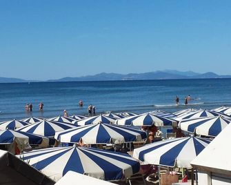 Ausonia - Follonica - Beach