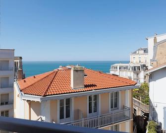 Alfred Hotels Les Halles - Biarritz - Balcony