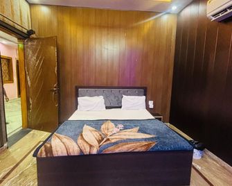 Shri Radhika Dham - Mathura - Bedroom