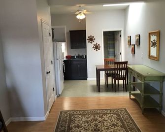 Newport Inn #3 - No Cleaning Fees!! Free Parking!! Walk To Games And Concerts!!! - نيوبورت (كنتاكي) - مطبخ