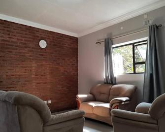 Lovely bungalow with WiFi in Blantyre - Blantyre