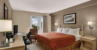 Travelodge Suites by Wyndham Saint John - Saint John - Phòng ngủ