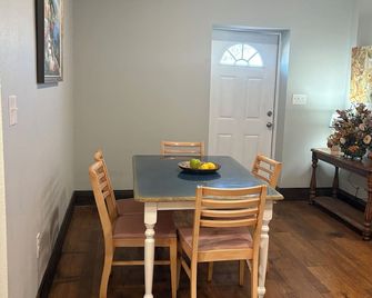 Wilbarger #1 2 bedroom/2 bathroom apartment - Vernon - Dining room