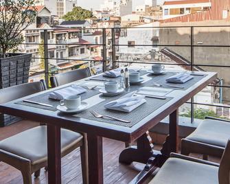Altos Hotel - Phnom Penh - Parveke