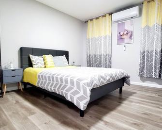 Cozy 2 bedroom close to everything - Queens