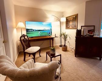 The Mews upon Shenandoah - Woodstock - Living room