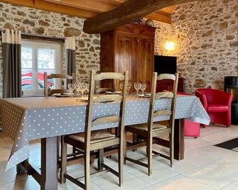 Gîte rénové au calme avec jardin, terrasse et accès à une plage aménagée - FR-1-306-1219 - Mésanger - Comedor