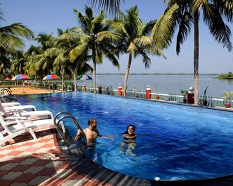 Kalathil Lake Resort - Vaikom - Pool