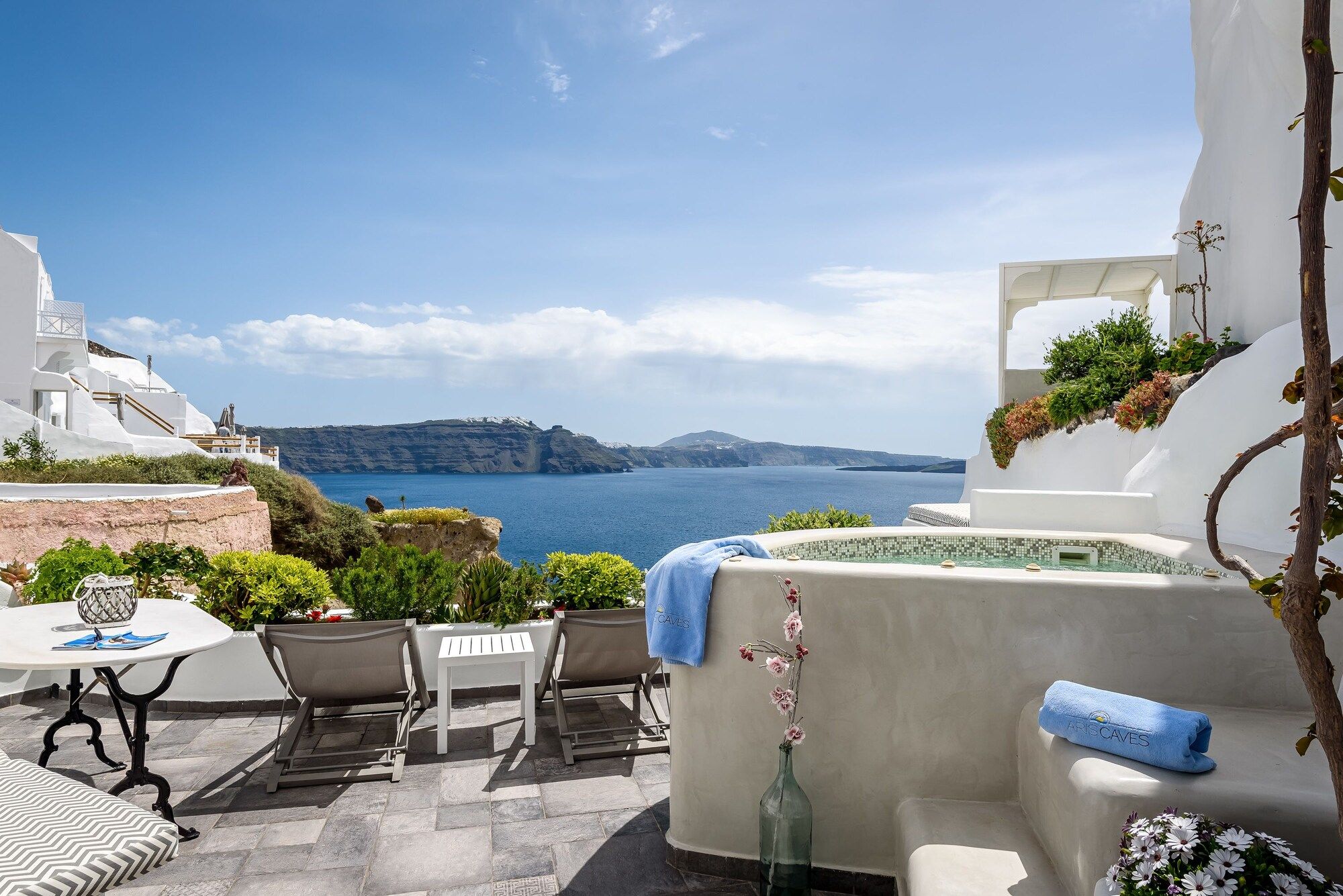 Aris Caves - Oia - Balcony