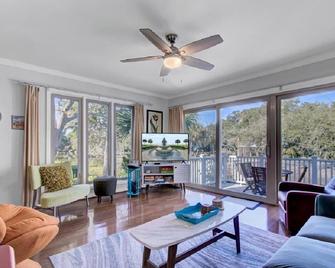 Racquet Club 28 by Wild Dunes, in Resort Core - Isle of Palms - Living room