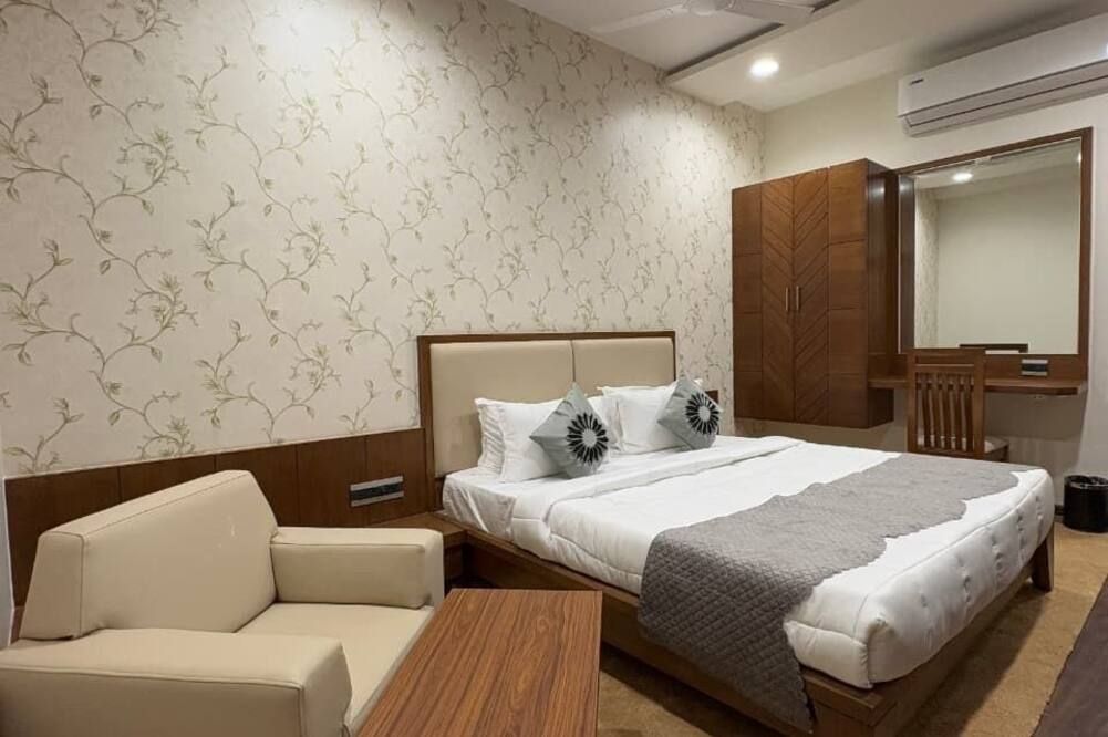 Pam Premium Hotel Vadodara - ואדודרה - חדר שינה
