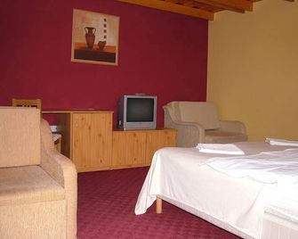 Blum Pince - Borozó Vendégház - Villány - Schlafzimmer