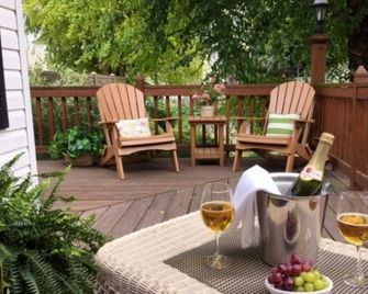 Romantic Bridal Suite Rentals - Bridal Suite 1 - Berlin - Patio