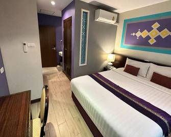 Sawasdee Hotel @ Sukhumvit Soi 8 - Bangkok - Bedroom