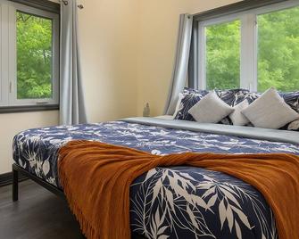 The Grassy Oasis - Brampton - Bedroom