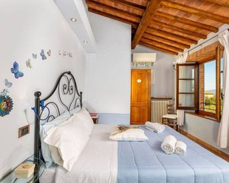 Your holiday in Tuscany with Charme, between nature and vineyards thermal - מונטפולצ'אנו - חדר שינה