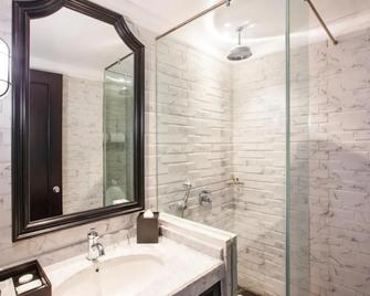 Hotel Des Indes Menteng - Jakarta - Bathroom