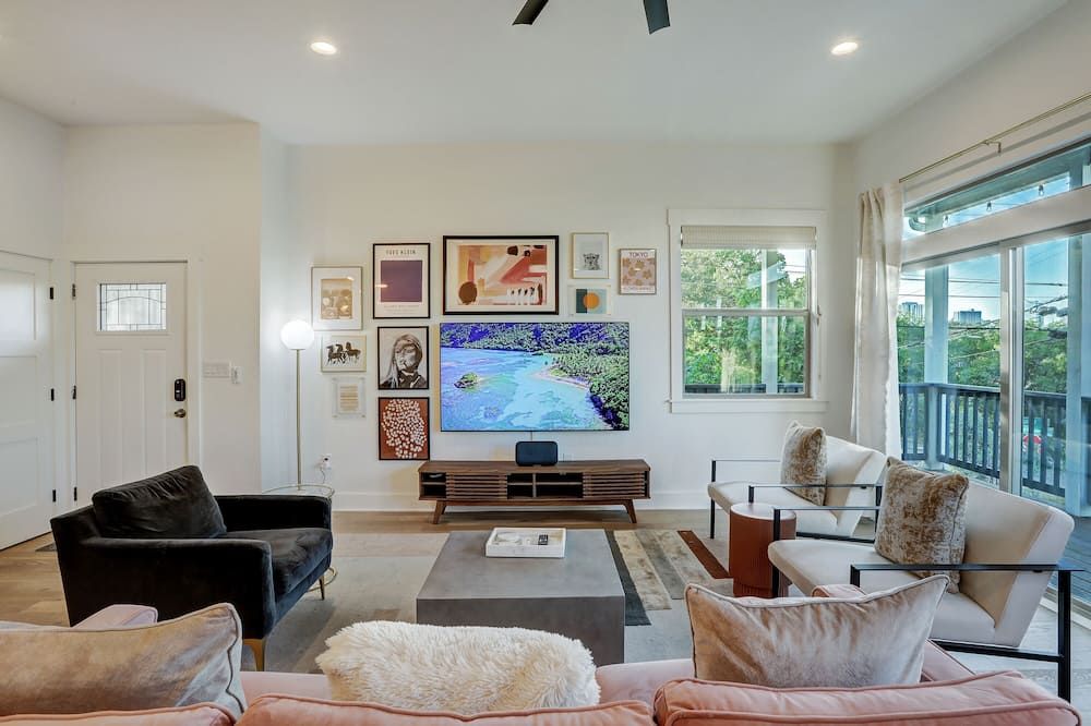 Bachelor/Bachelorette Mansion In the Heart of ATX - أوستن - غرفة معيشة