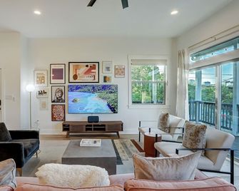 Bachelor/Bachelorette Mansion In the Heart of ATX - Austin - Sala de estar
