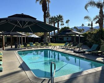 Vista Grande Resort - A Gay Men's Resort - פאלם ספירנגס - בריכה