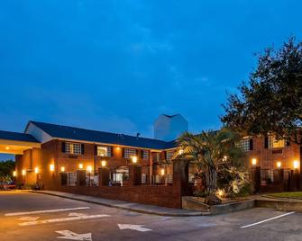 Baymont by Wyndham Houston/Westchase - Houston - Building