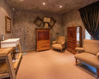 Magnificent Manor in Vresse-Sur-Semois with Sauna - Vresse Sur Semois - Living room