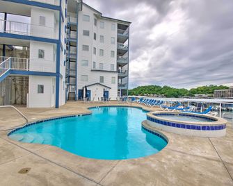 Lake Ozark Condo With Water Views And Po - Lake Ozark