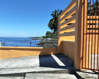 Relaxing beach side condo with mountain and island views. - Calapán - Balcón