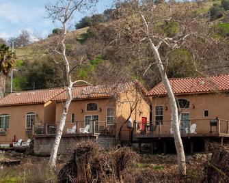 Sequoia River Front Cabins - Three Rivers - Gebäude
