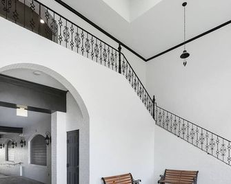 The Post Loft- In the Heart of Downtown Statesboro - Statesboro - Сходи