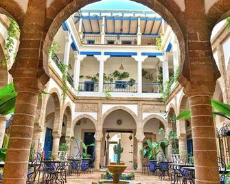 Riad Al Madina - אסאוירה - בניין