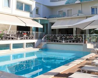 Hotel Luxor Beach - Cattolica - Svømmebasseng