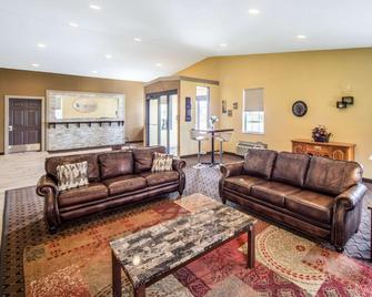 Suburban Studios Fort Wayne - Форт-Уейн - Вітальня