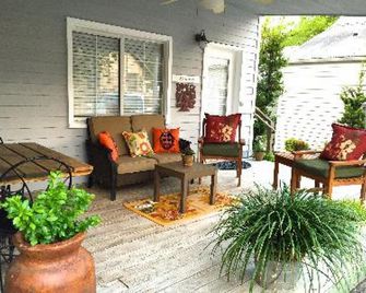 Comal Inn - New Braunfels - Patio