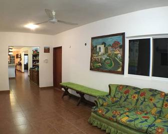 Newly built, 3 bedroom house 4 blocks from the ocean - Progreso - Lobby