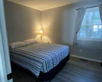 Well-equipped, renovated 3 Bedroom with Game Room - Farmington