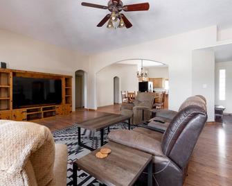 Southwestern Home with Golf Course Views - Farmington - Living room
