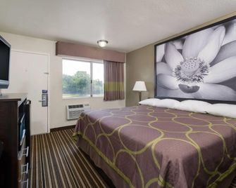 Super 8 by Wyndham Florence - Florence - Bedroom