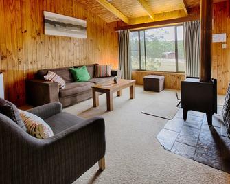 Granite Belt Retreat and Brewery - Stanthorpe - Living room