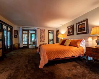 3 Family friendly Waterfront homes w/pool, private property with amenities! - Moseley - Habitación