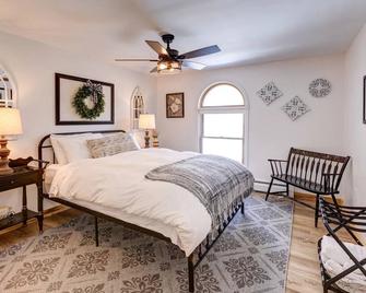 Charming 3BR house, nestled in mountains, pet friendly, 20 minutes from skiing! - Stamford - Habitación