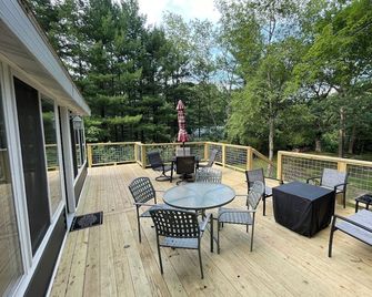Cabin/Cottage on the South Branch of the Pere Marquette River! - Branch - Balcony